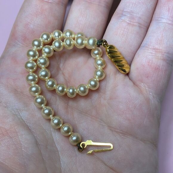 💛 Vintage Gold Plated Faux Pearl Bracelet - Picture 4 of 4